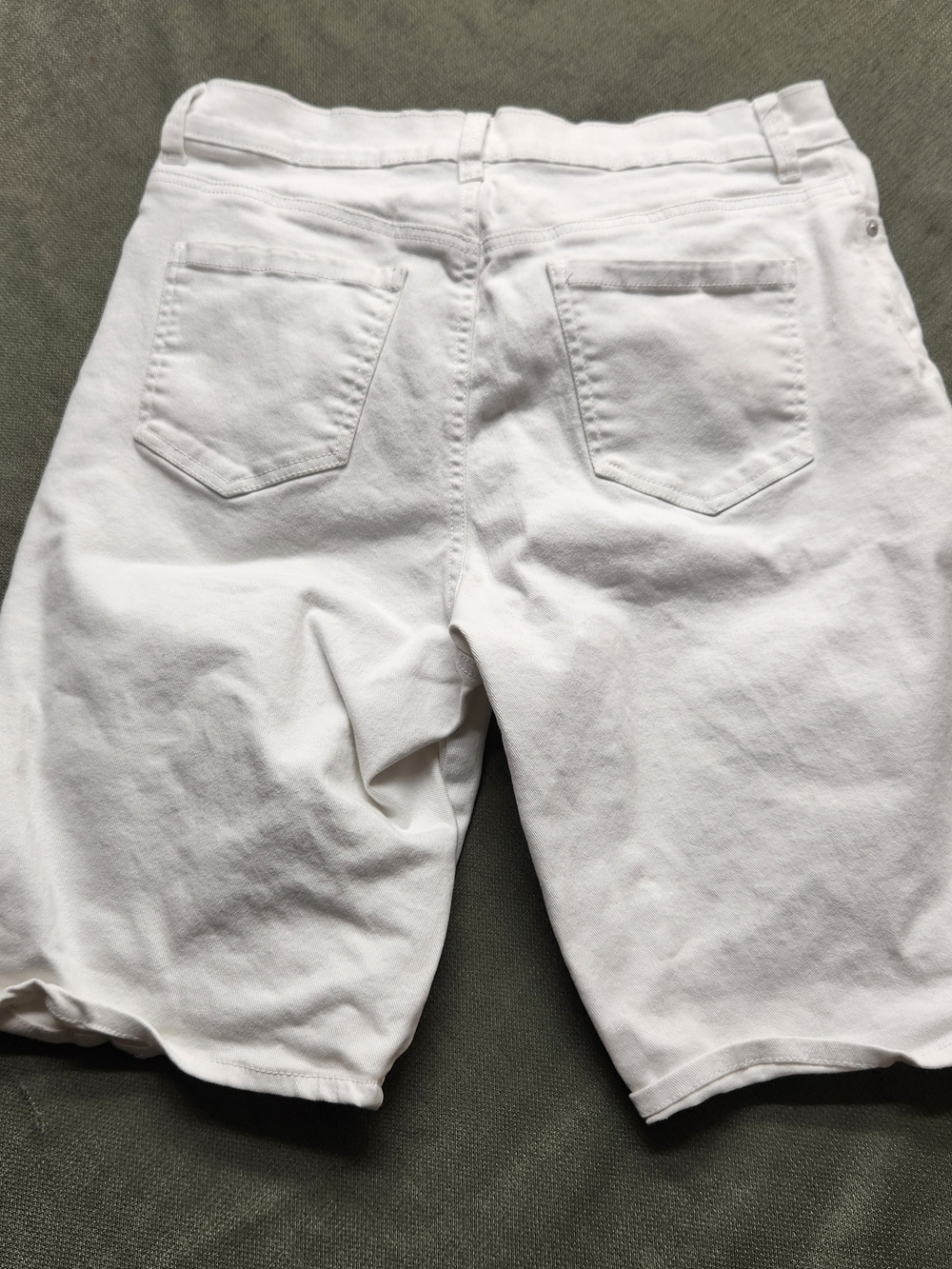 ⭐️Gloria Vanderbilt Amanda Bermuda Shorts White Size 12 High Rise Slimming Denim - Picture 6 of 6